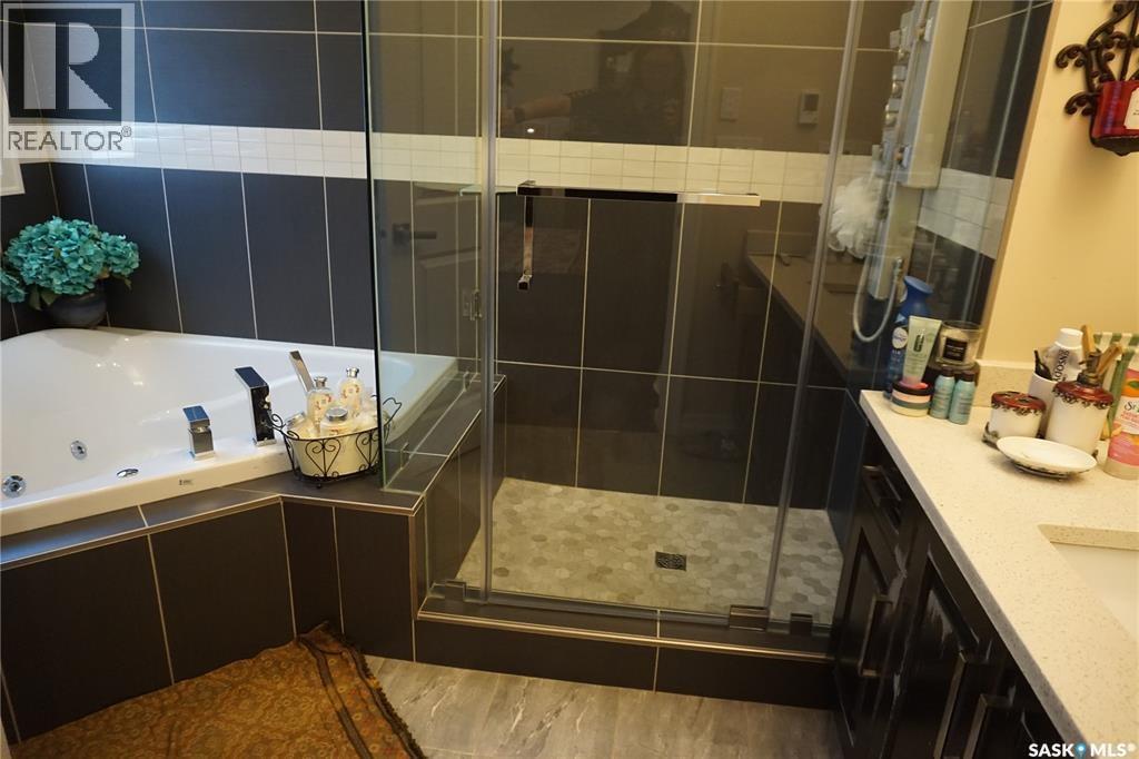 319 Roy Crescent, Saskatoon, SK - Indoor Photo Showing Bathroom