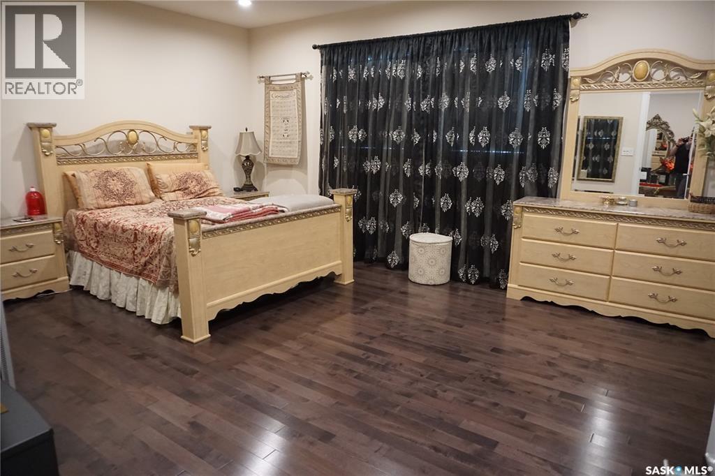 319 Roy Crescent, Saskatoon, SK - Indoor Photo Showing Bedroom