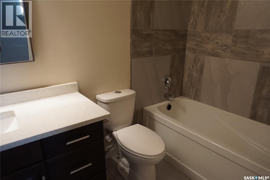 319 Roy Crescent, Saskatoon, SK - Indoor Photo Showing Bathroom