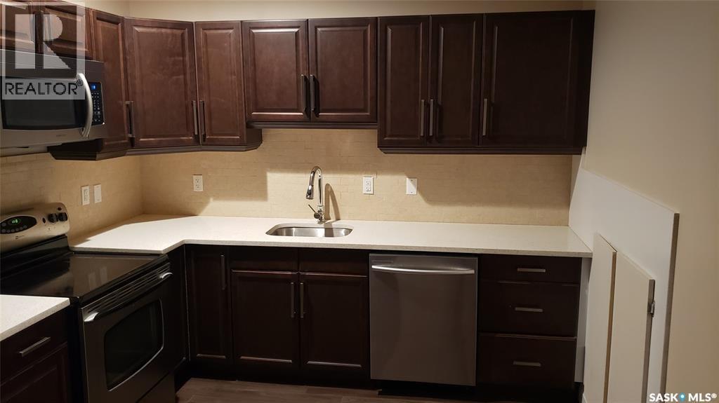 319 Roy Crescent, Saskatoon, SK - Indoor Photo Showing Kitchen