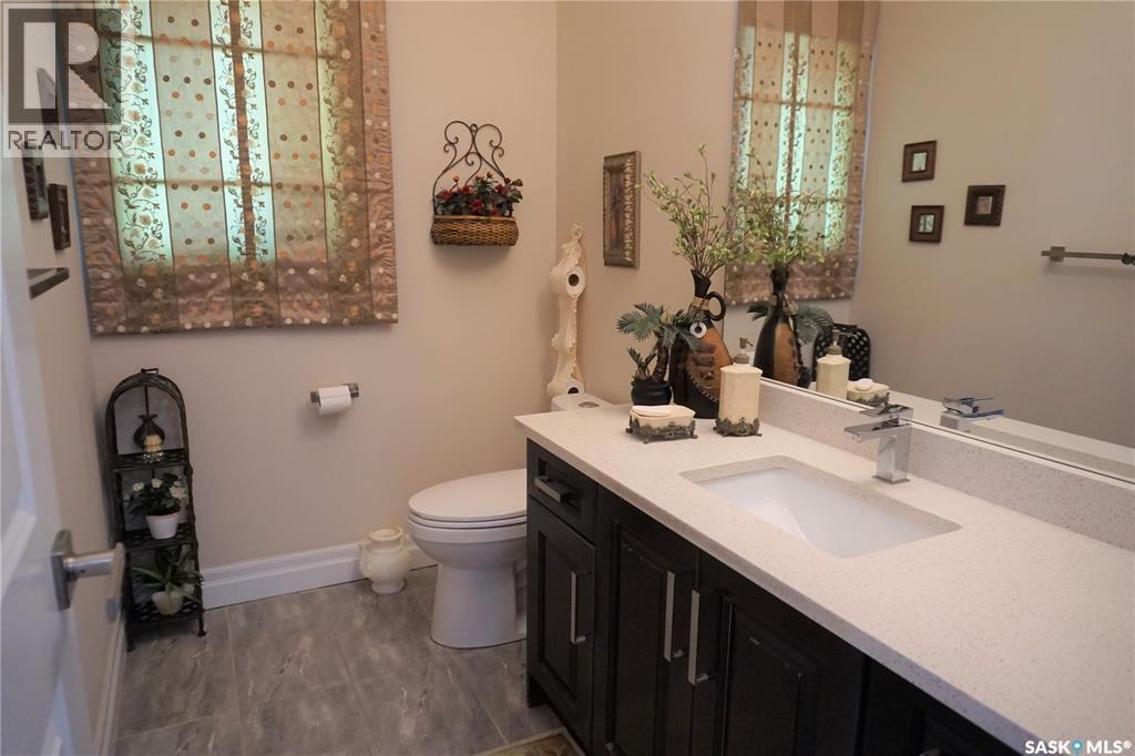 319 Roy Crescent, Saskatoon, SK - Indoor Photo Showing Bathroom