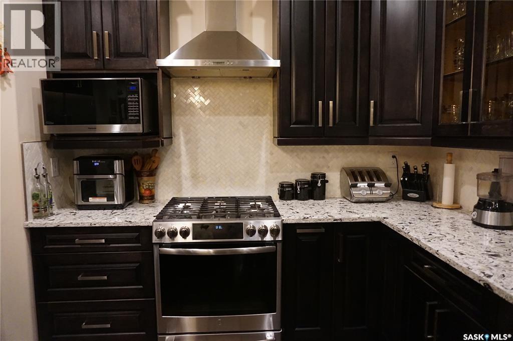 319 Roy Crescent, Saskatoon, SK - Indoor Photo Showing Kitchen