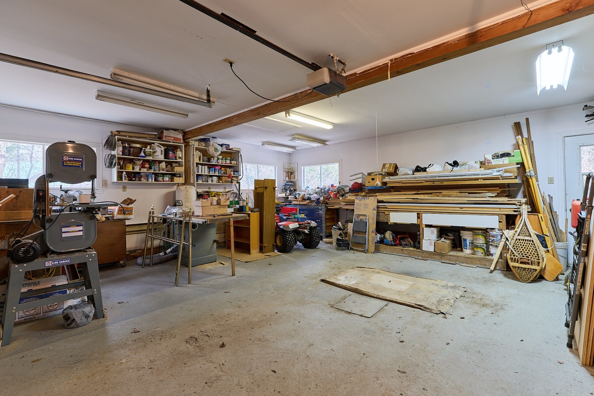 Garage - 26 Ch. Houle, Saint-Donat, QC - Indoor Photo Showing Garage