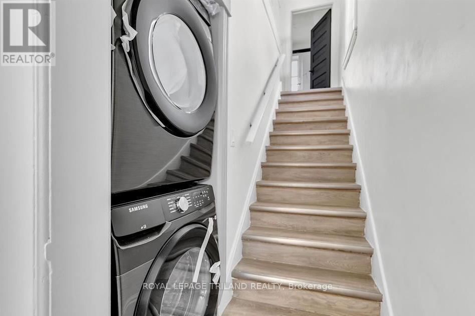 Upper - 96 Forest Avenue, St. Thomas, ON - Indoor Photo Showing Laundry Room