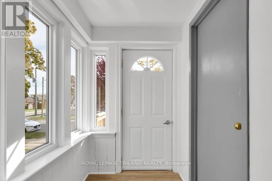 Upper - 96 Forest Avenue, St. Thomas, ON - Indoor Photo Showing Other Room