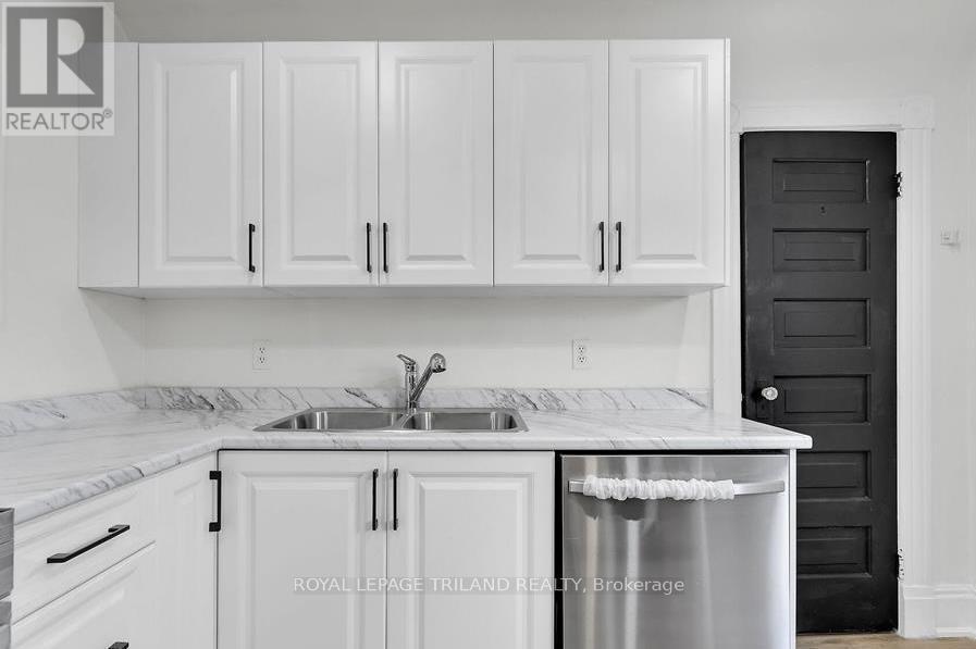 Upper - 96 Forest Avenue, St. Thomas, ON - Indoor Photo Showing Kitchen With Double Sink