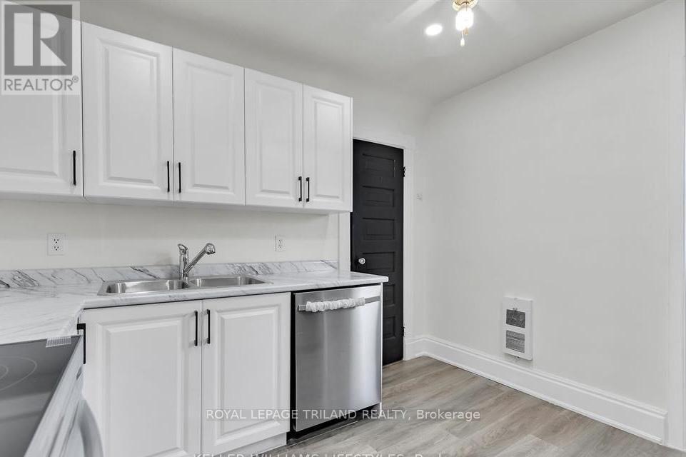 Upper - 96 Forest Avenue, St. Thomas, ON - Indoor Photo Showing Kitchen With Double Sink