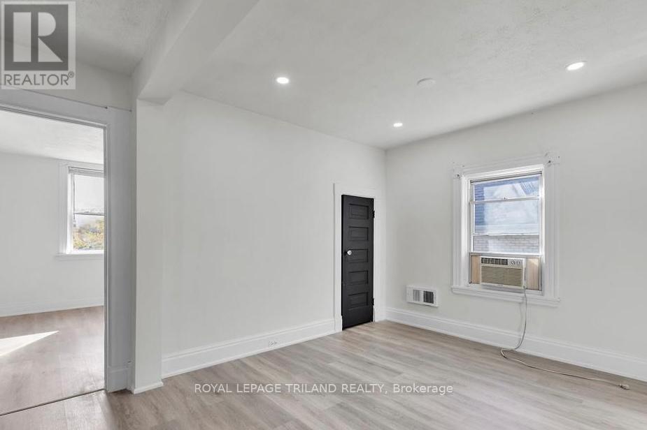Upper - 96 Forest Avenue, St. Thomas, ON - Indoor Photo Showing Other Room