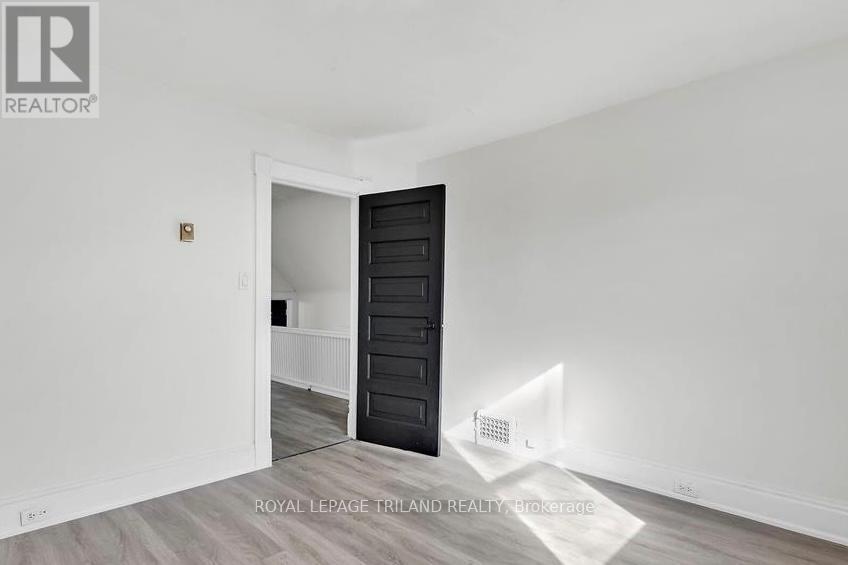Upper - 96 Forest Avenue, St. Thomas, ON - Indoor Photo Showing Other Room