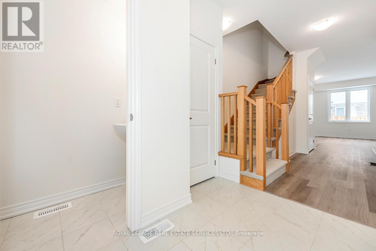 18 Jellicoe Court, Hamilton, ON - Indoor Photo Showing Other Room