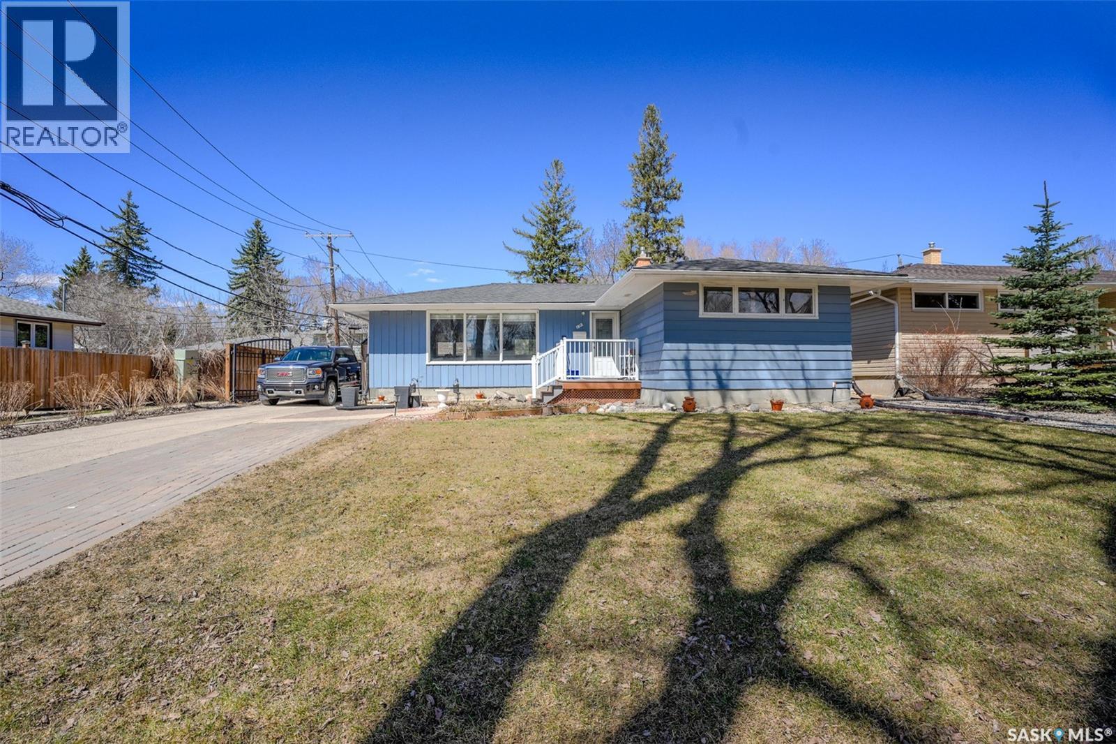 1812 Grant Drive, Regina, SK - Outdoor