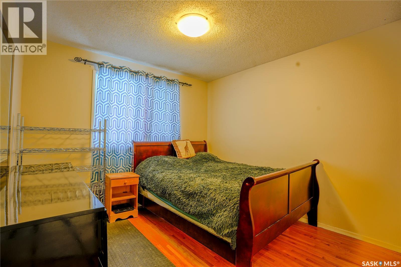 1812 Grant Drive, Regina, SK - Indoor Photo Showing Bedroom