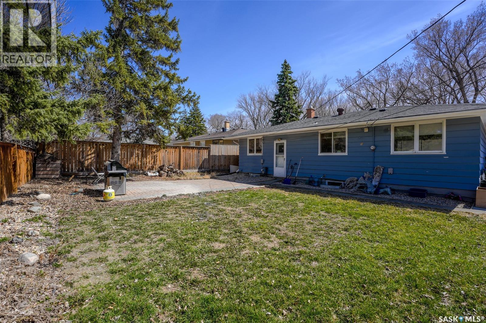 1812 Grant Drive, Regina, SK - Outdoor