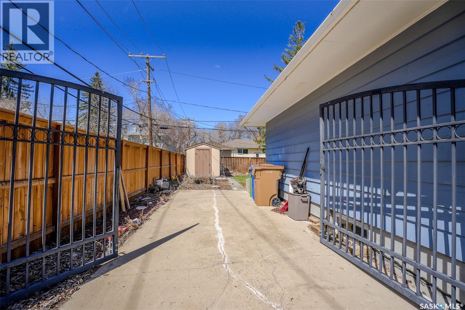 1812 Grant Drive, Regina, SK - Outdoor