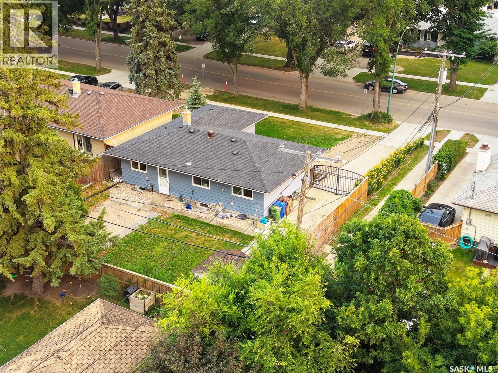 1812 Grant Drive, Regina, SK - Outdoor