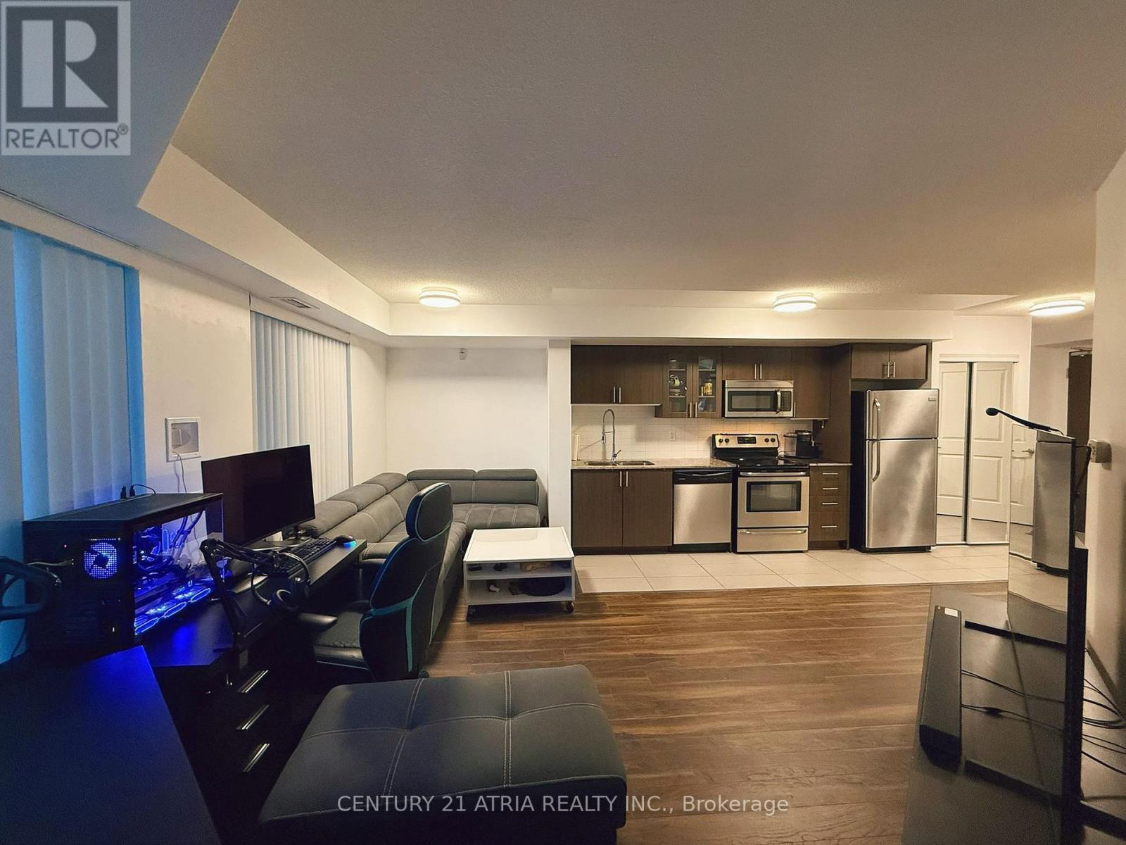 310 - 75 Norman Bethune Avenue, Richmond Hill, ON - Indoor Photo Showing Kitchen