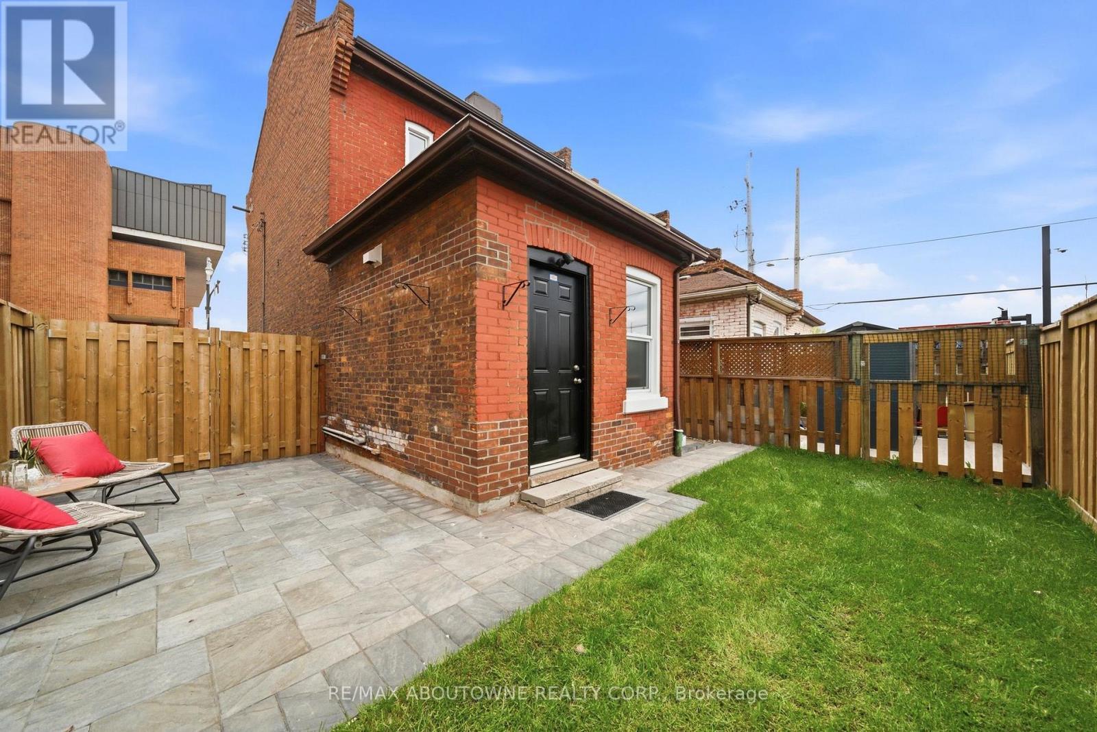 116 Bay Street N, Hamilton, ON - Outdoor With Exterior