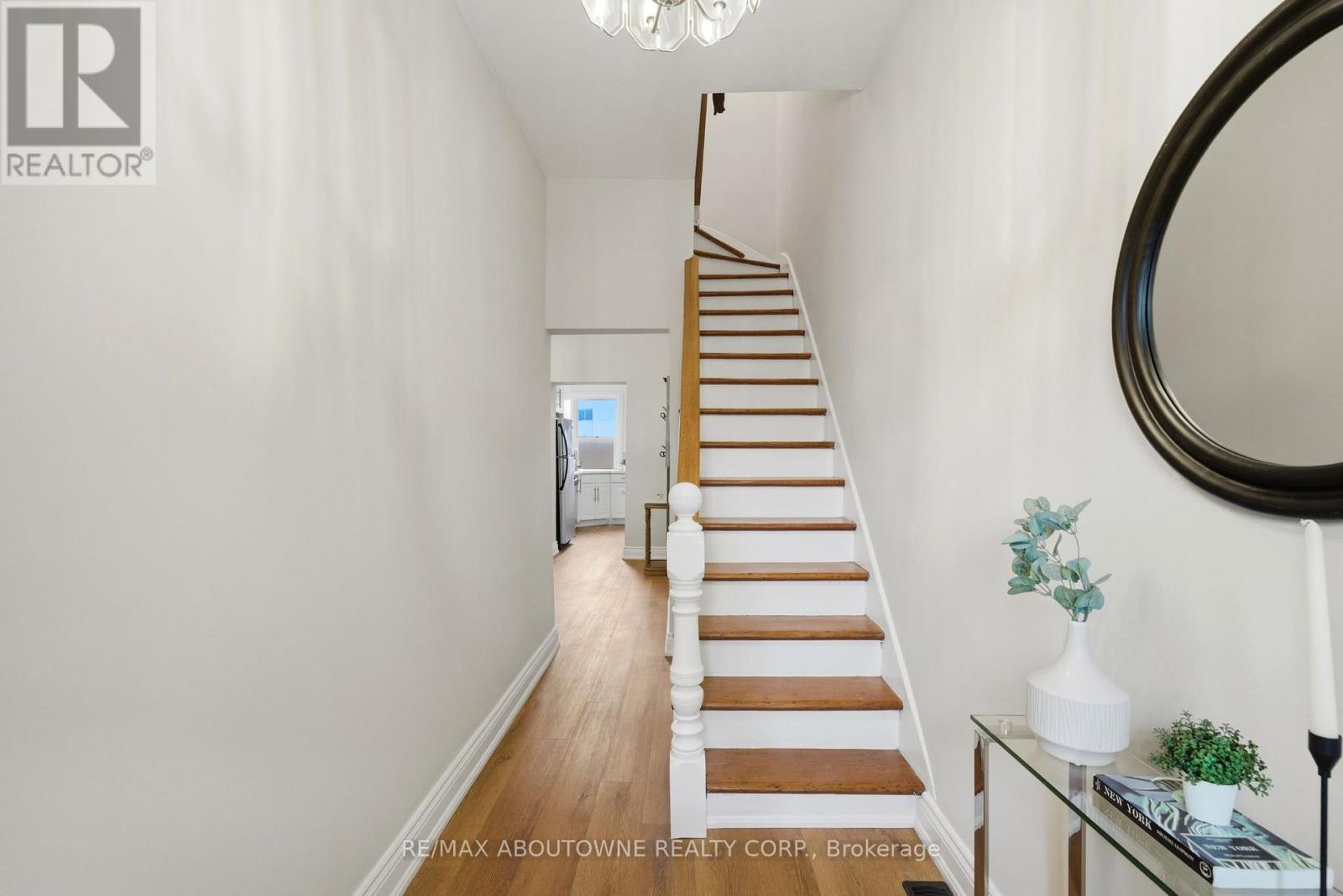 116 Bay Street N, Hamilton, ON - Indoor Photo Showing Other Room