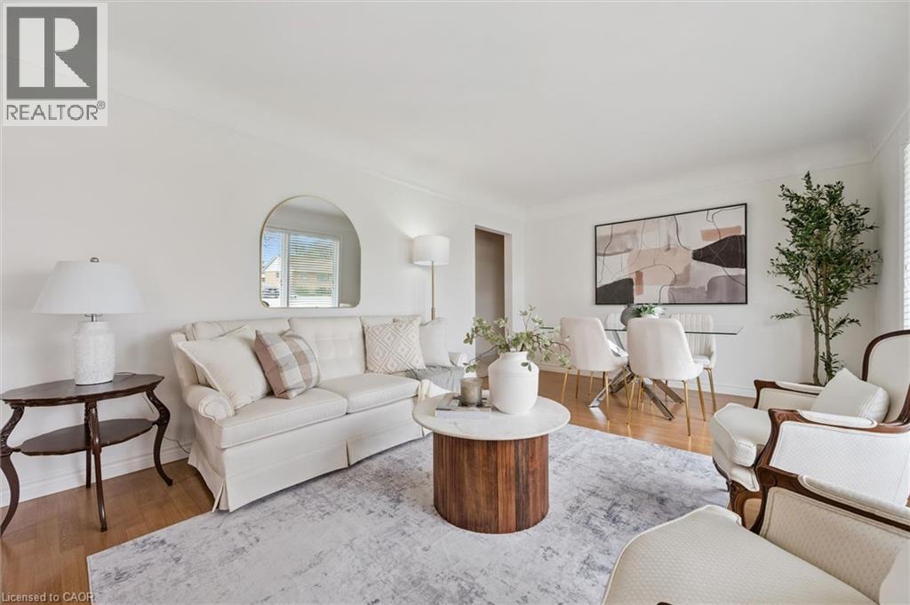 194 Franklin Street S, Kitchener, ON - Indoor Photo Showing Living Room