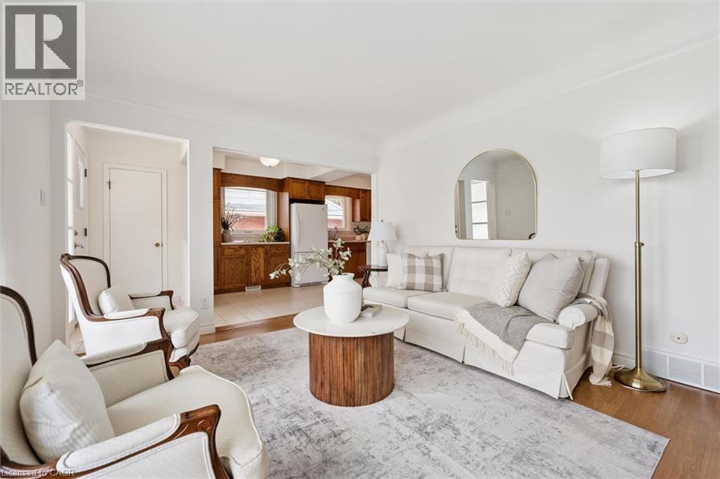 194 Franklin Street S, Kitchener, ON - Indoor Photo Showing Living Room