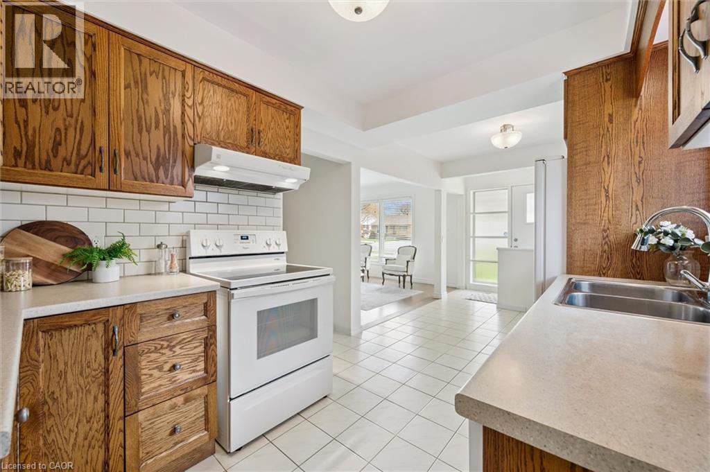 194 Franklin Street S, Kitchener, ON - Indoor Photo Showing Kitchen With Double Sink