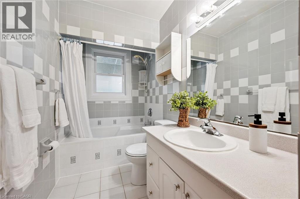194 Franklin Street S, Kitchener, ON - Indoor Photo Showing Bathroom