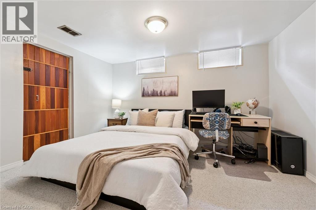 194 Franklin Street S, Kitchener, ON - Indoor Photo Showing Bedroom