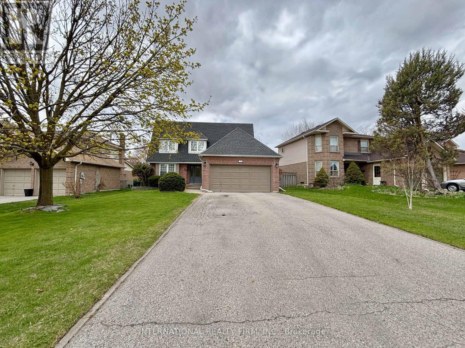 168 Willow Lane, Newmarket, ON - Outdoor With Facade