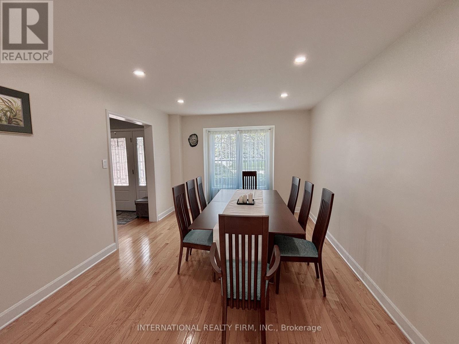 168 Willow Lane, Newmarket, ON - Indoor Photo Showing Dining Room