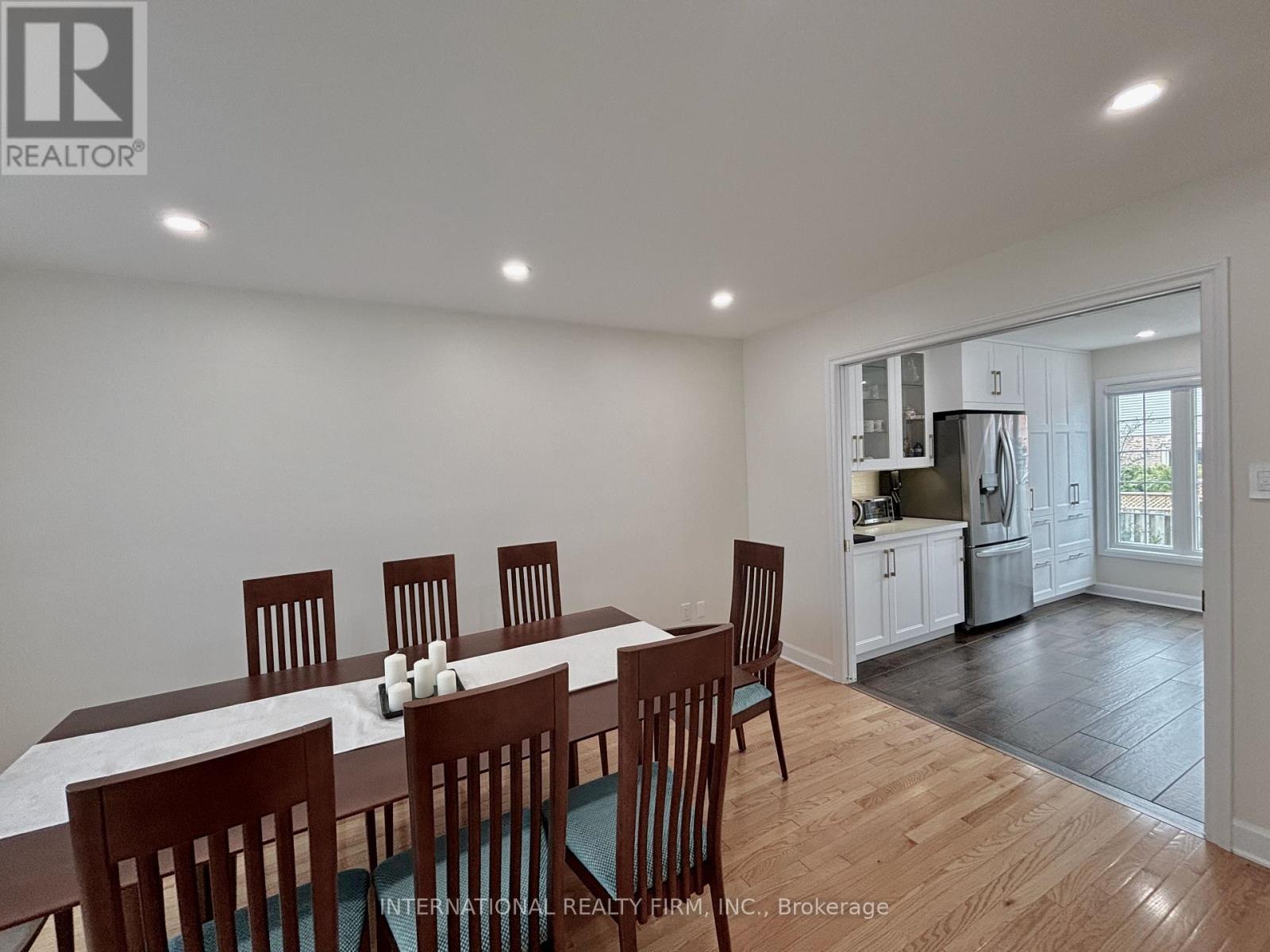 168 Willow Lane, Newmarket, ON - Indoor Photo Showing Dining Room