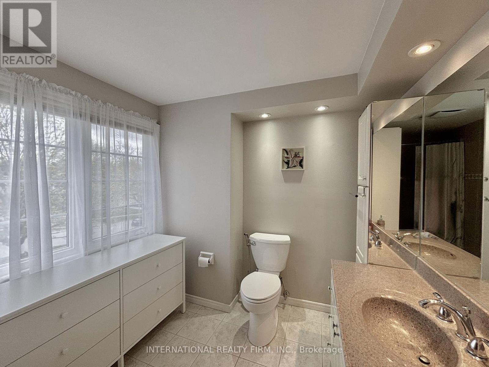 168 Willow Lane, Newmarket, ON - Indoor Photo Showing Bathroom