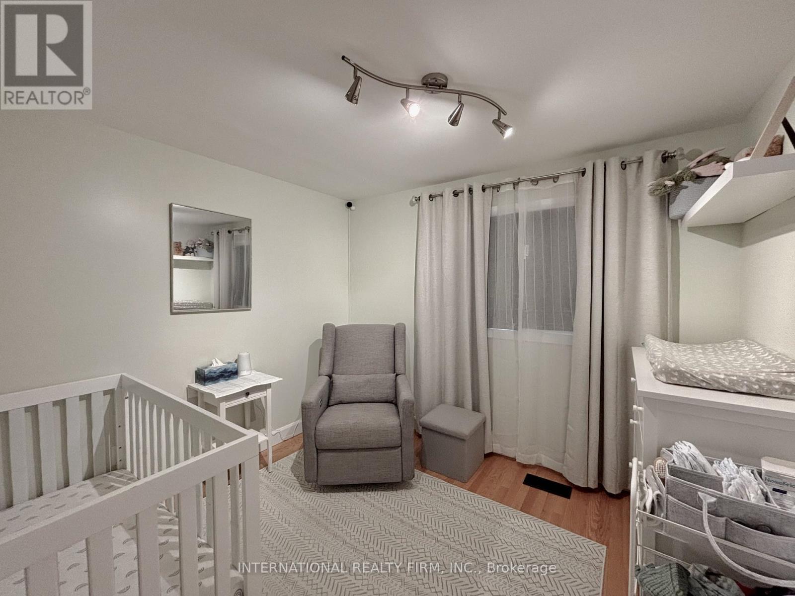 168 Willow Lane, Newmarket, ON - Indoor Photo Showing Bedroom
