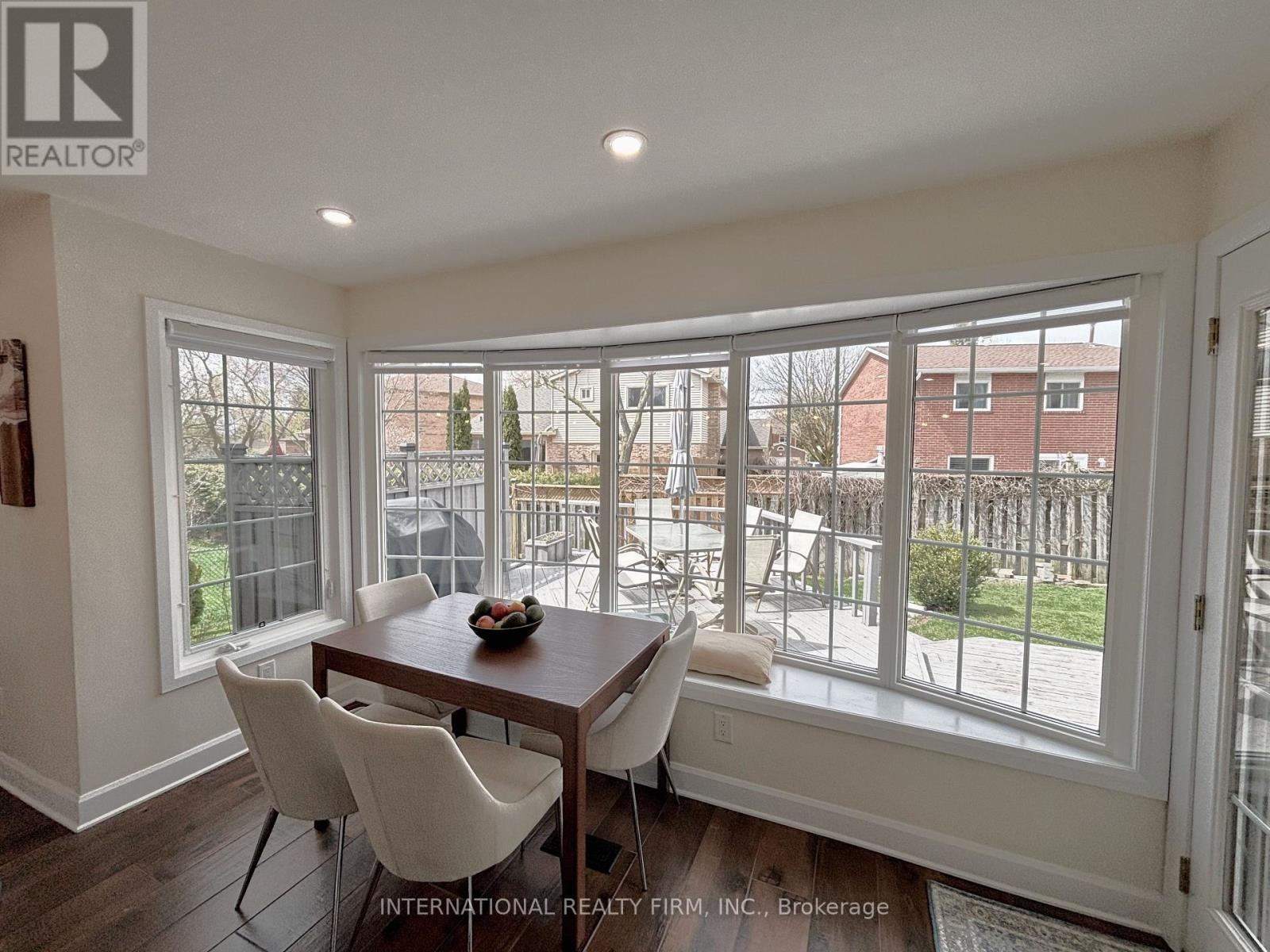 168 Willow Lane, Newmarket, ON - Indoor Photo Showing Dining Room