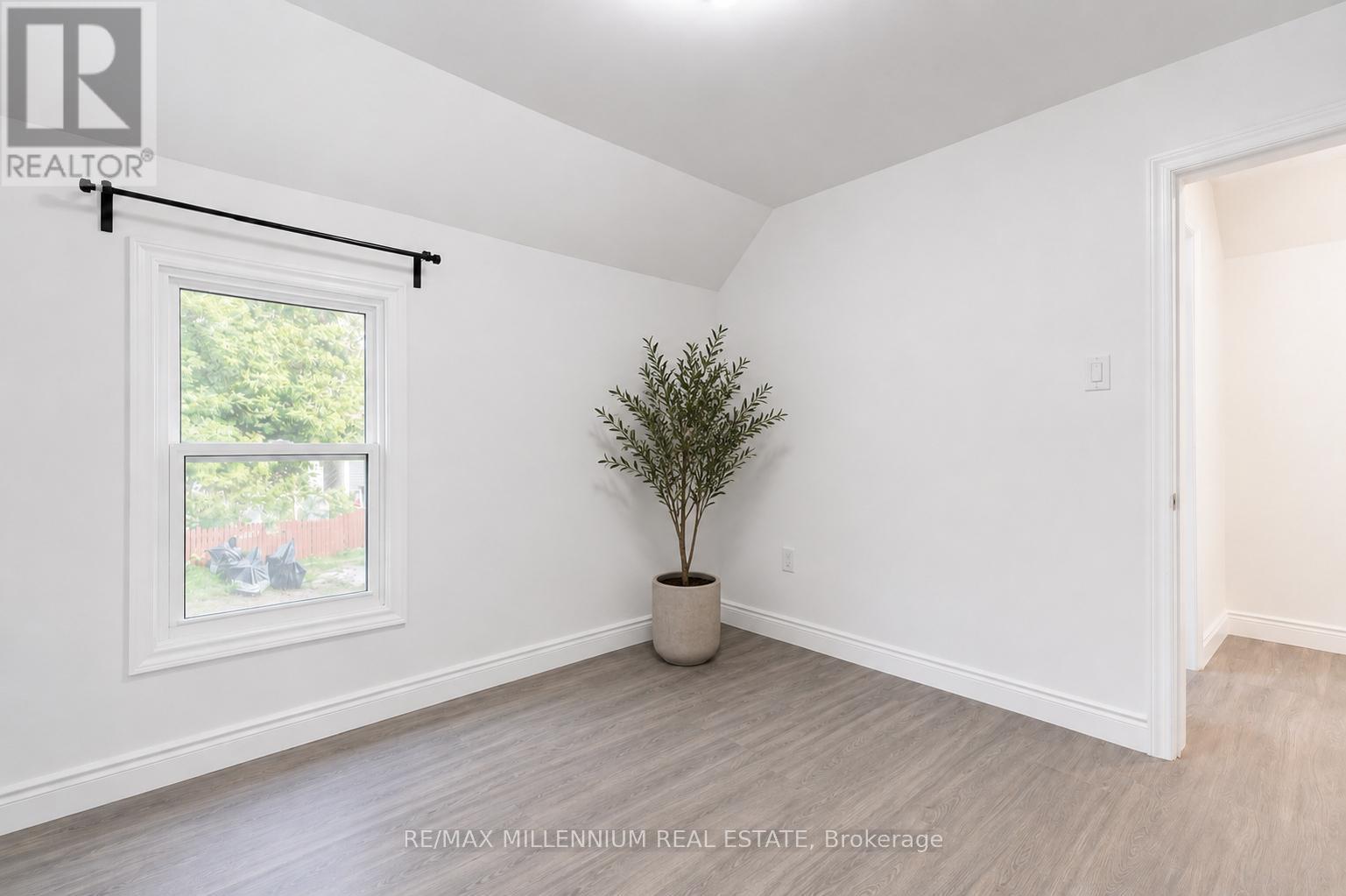22 Francis Street, Hamilton, ON - Indoor Photo Showing Other Room