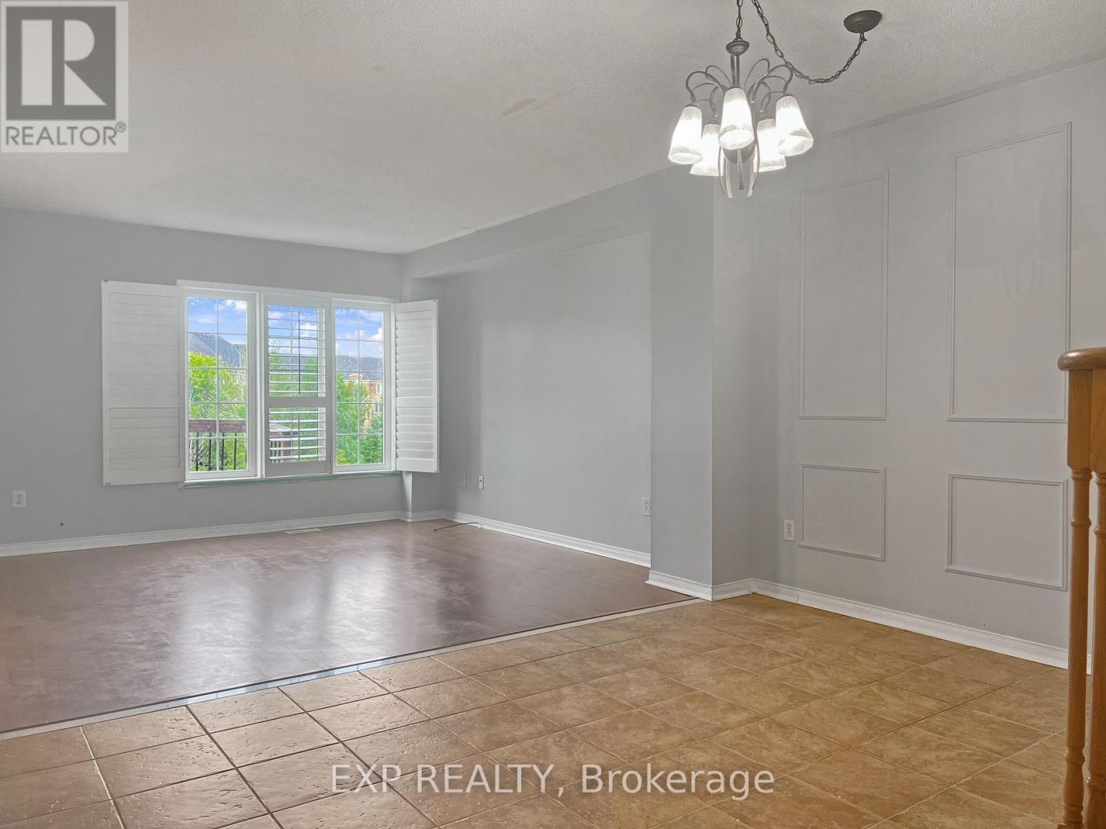 Upper - 26 Millcliff Circle, Aurora, ON - Indoor Photo Showing Other Room