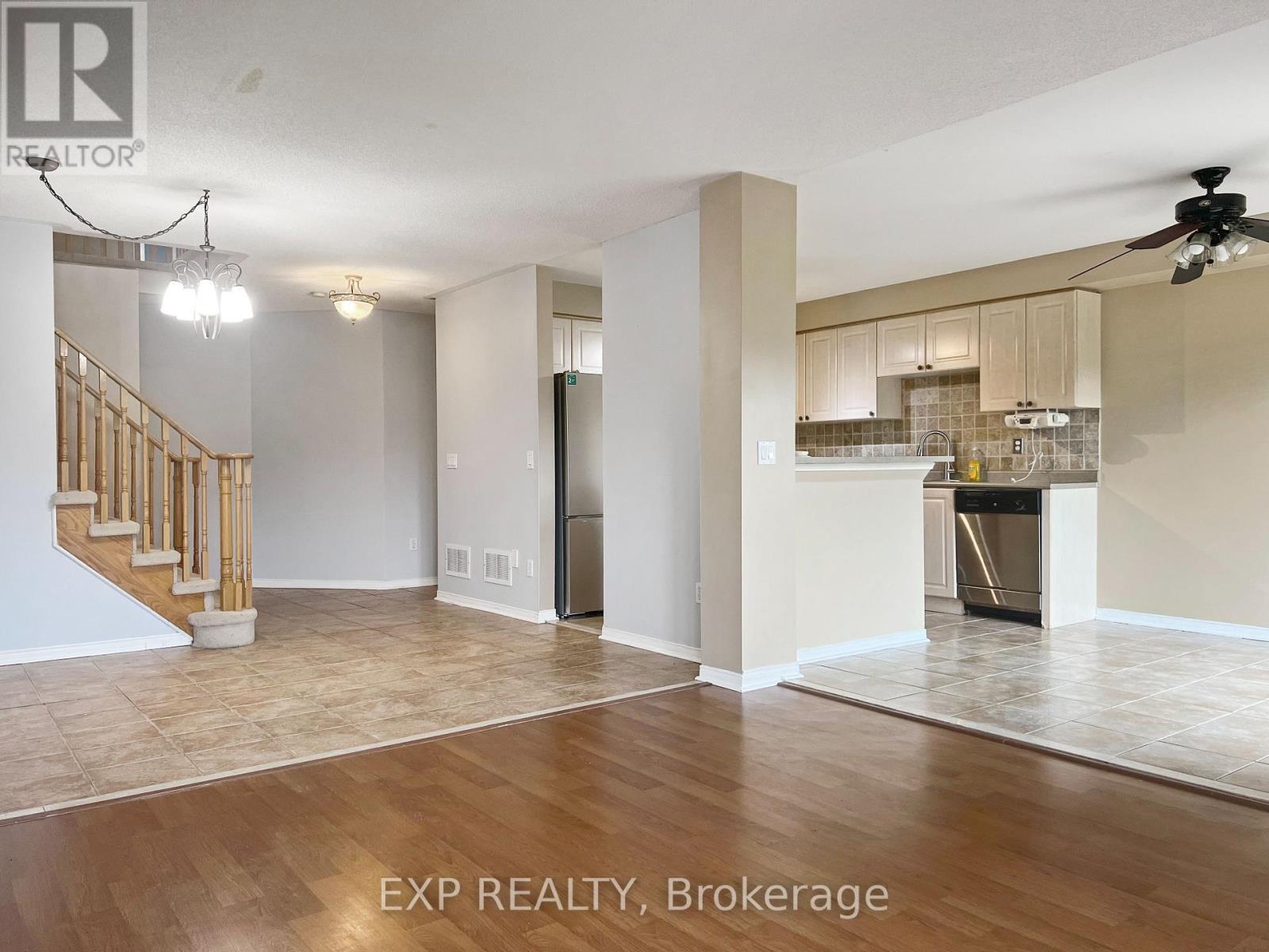 Upper - 26 Millcliff Circle, Aurora, ON - Indoor