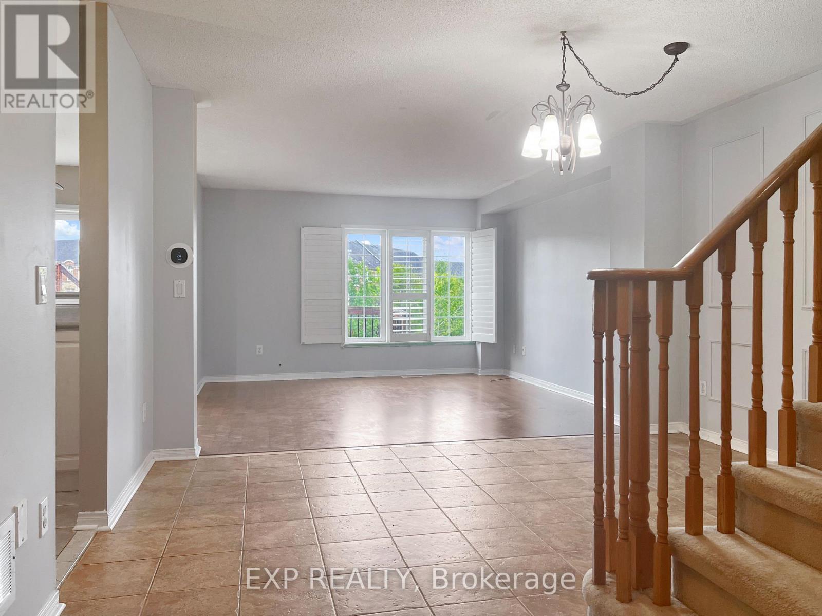 Upper - 26 Millcliff Circle, Aurora, ON - Indoor Photo Showing Other Room