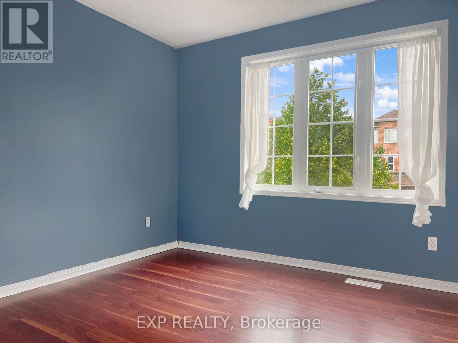 Upper - 26 Millcliff Circle, Aurora, ON - Indoor Photo Showing Other Room