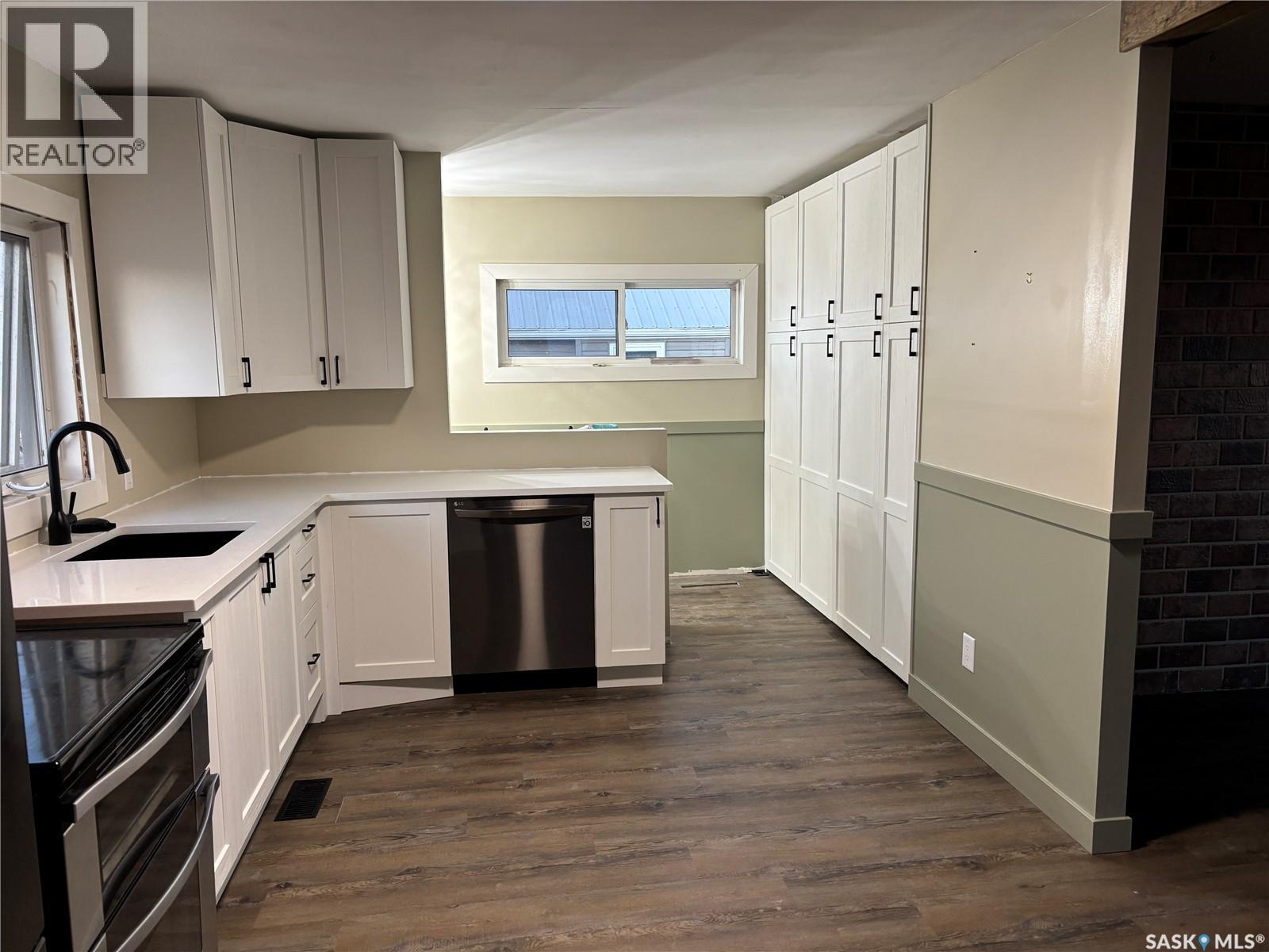 108 Front Street N, Pense, SK - Indoor Photo Showing Kitchen