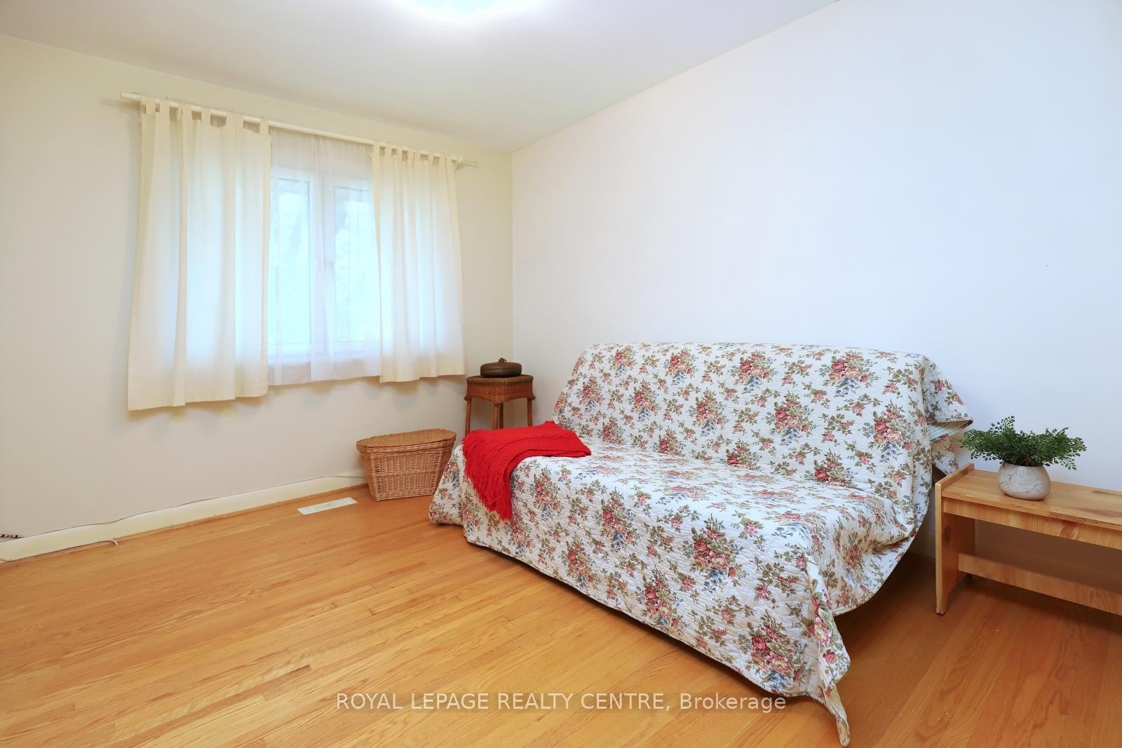 3338 Enniskillen Circle, Mississauga, ON - Indoor Photo Showing Bedroom