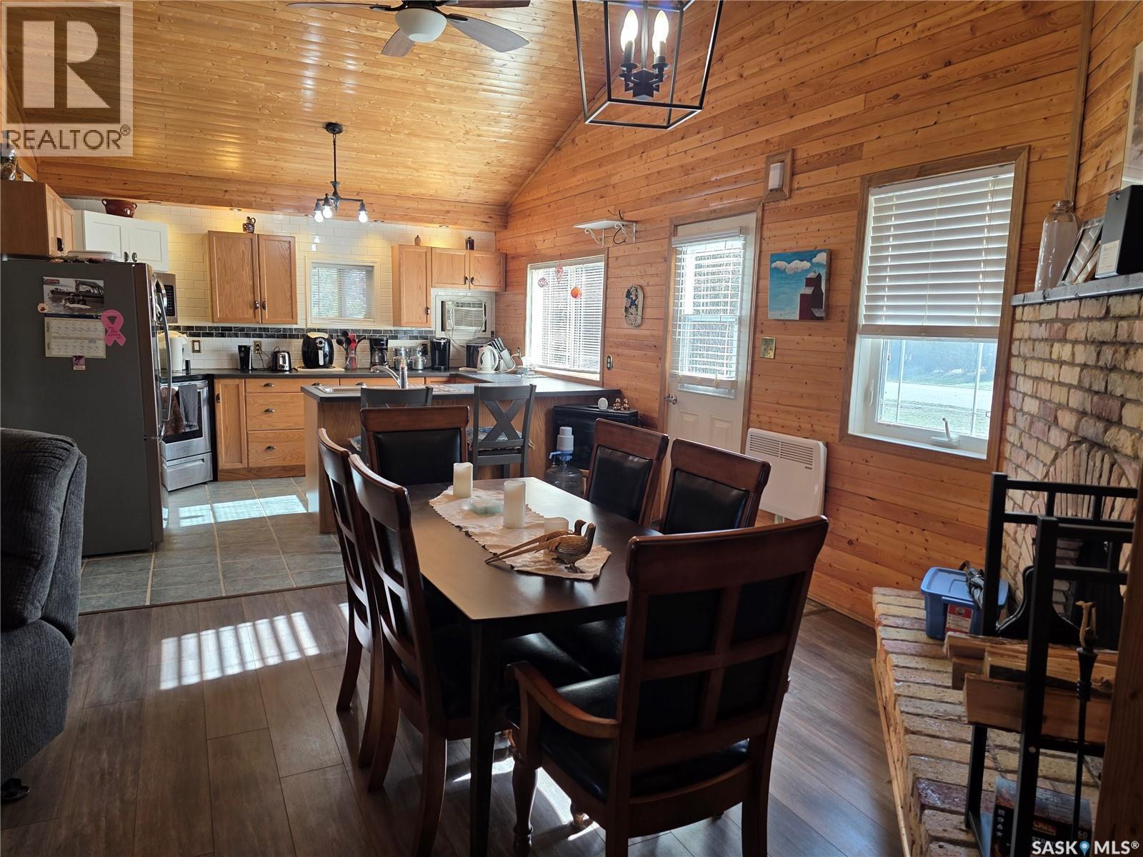 539 Mistusinne Crescent, Mistusinne, SK - Indoor Photo Showing Dining Room