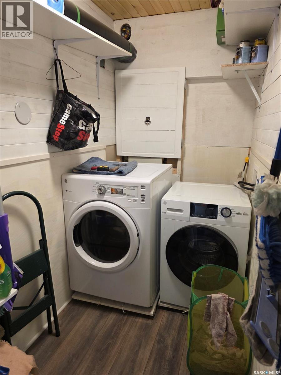 539 Mistusinne Crescent, Mistusinne, SK - Indoor Photo Showing Laundry Room