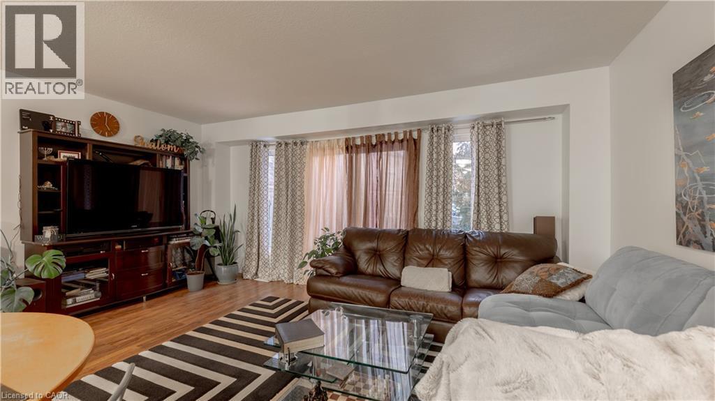 Living room with wood finished floors - 85 Bankside Drive Unit# E34, Kitchener, ON - Indoor Photo Showing Living Room