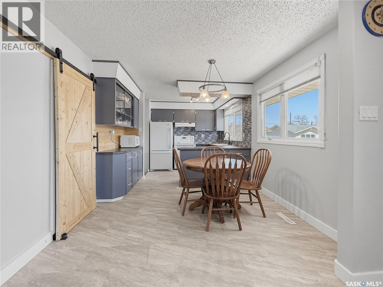 300 Ash Place, Swift Current, SK - Indoor Photo Showing Dining Room