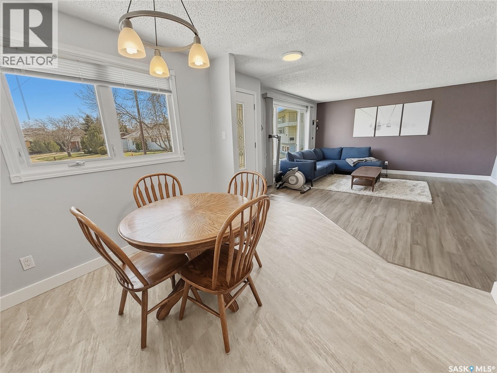 300 Ash Place, Swift Current, SK - Indoor Photo Showing Dining Room