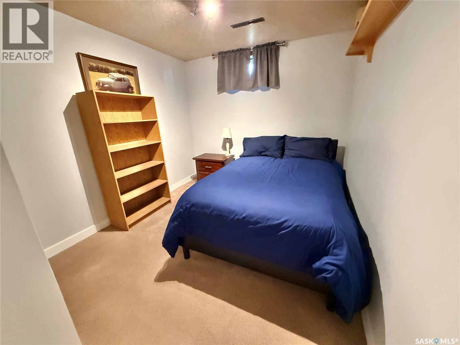 300 Ash Place, Swift Current, SK - Indoor Photo Showing Bedroom