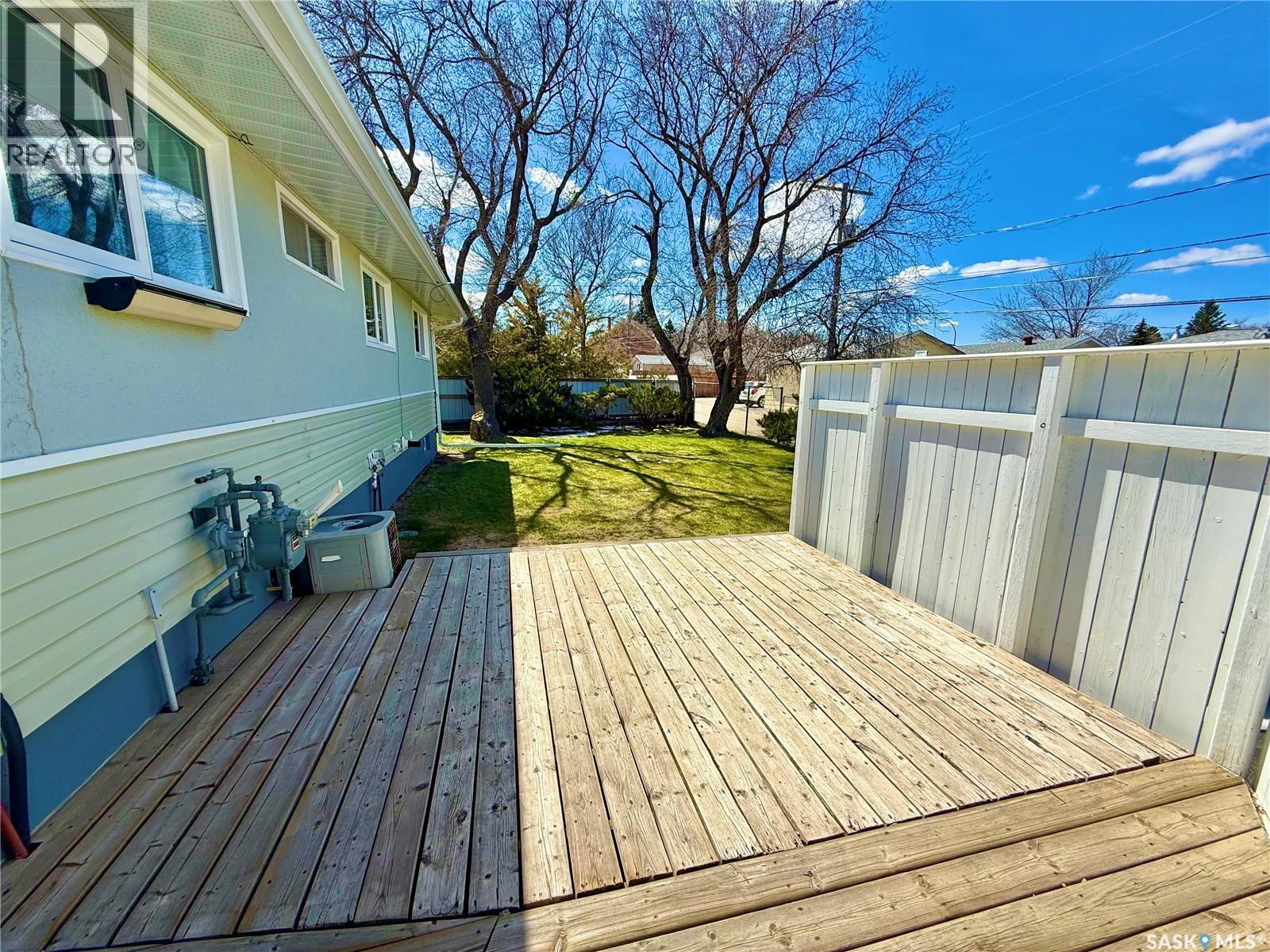 300 Ash Place, Swift Current, SK - Outdoor With Deck Patio Veranda