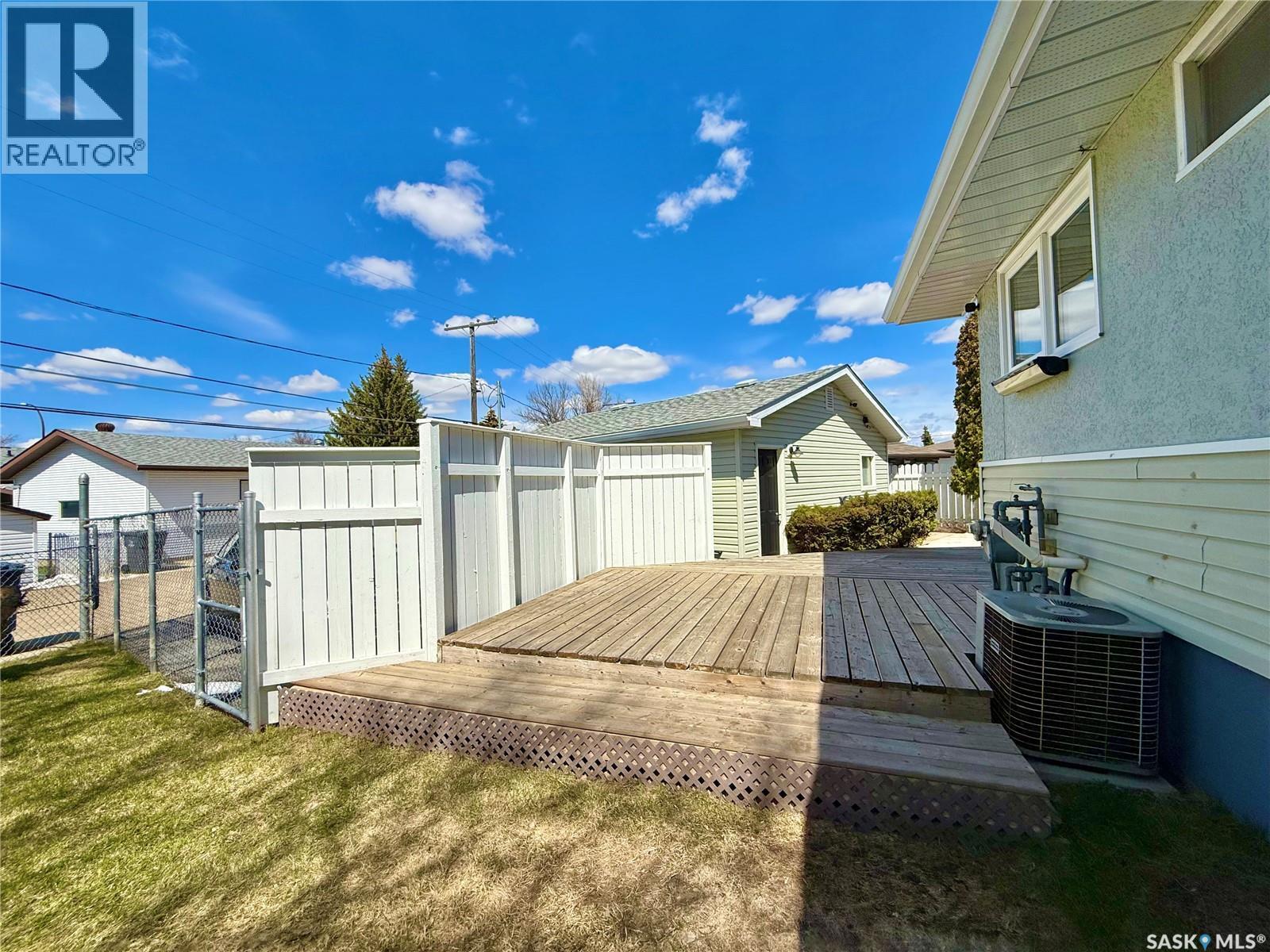 300 Ash Place, Swift Current, SK - Outdoor With Deck Patio Veranda With Exterior