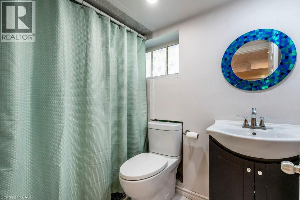 123 Gage Avenue N, Hamilton, ON - Indoor Photo Showing Bathroom