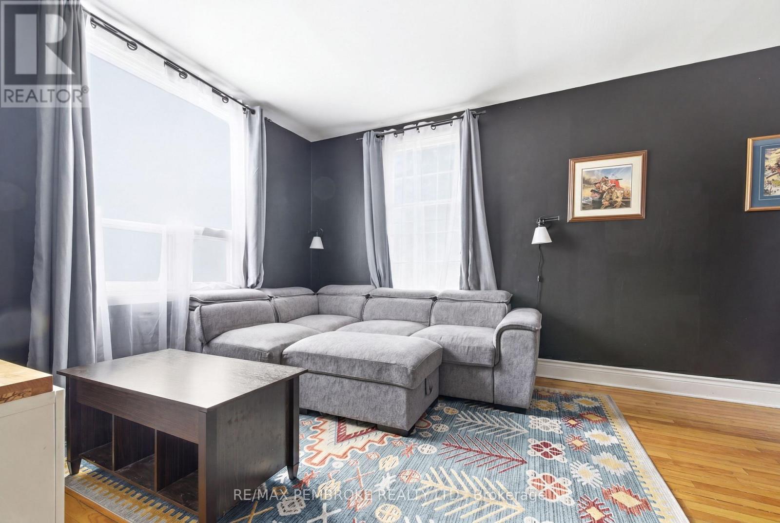 67 Alder Crescent, Deep River, ON - Indoor Photo Showing Living Room